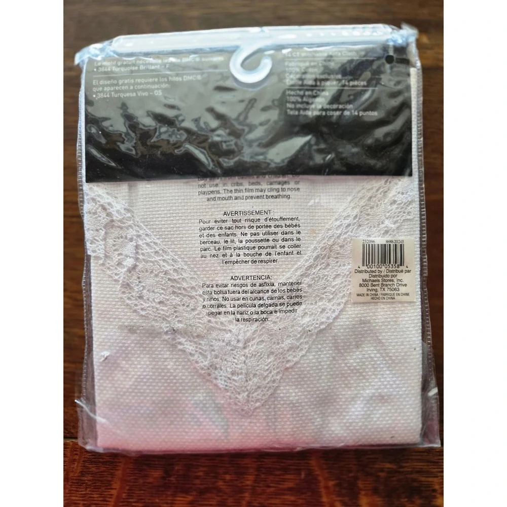 Loops & Threads Table Runner with Lace Cross Stitch Kit 17 x 56 - Picture 3 of 6